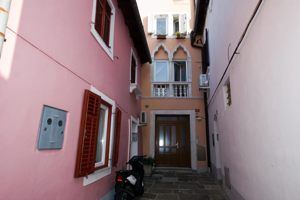 Facade/entrance, Autumn, On site