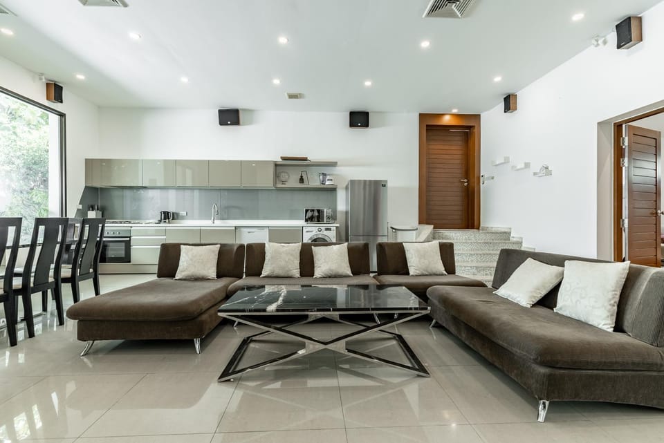 Kitchen or kitchenette, Living room, Seating area
