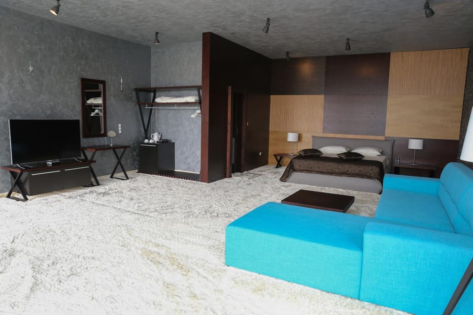 Communal lounge/ TV room, TV and multimedia, Living room, Photo of the whole room, Seating area