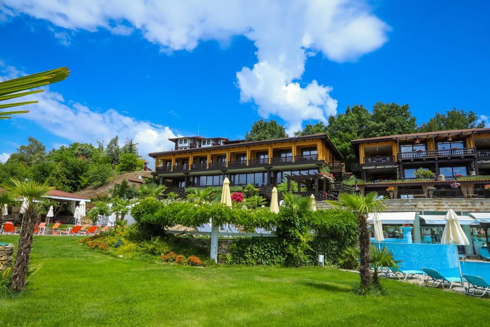 Property building, Day, Natural landscape, Garden, Swimming pool