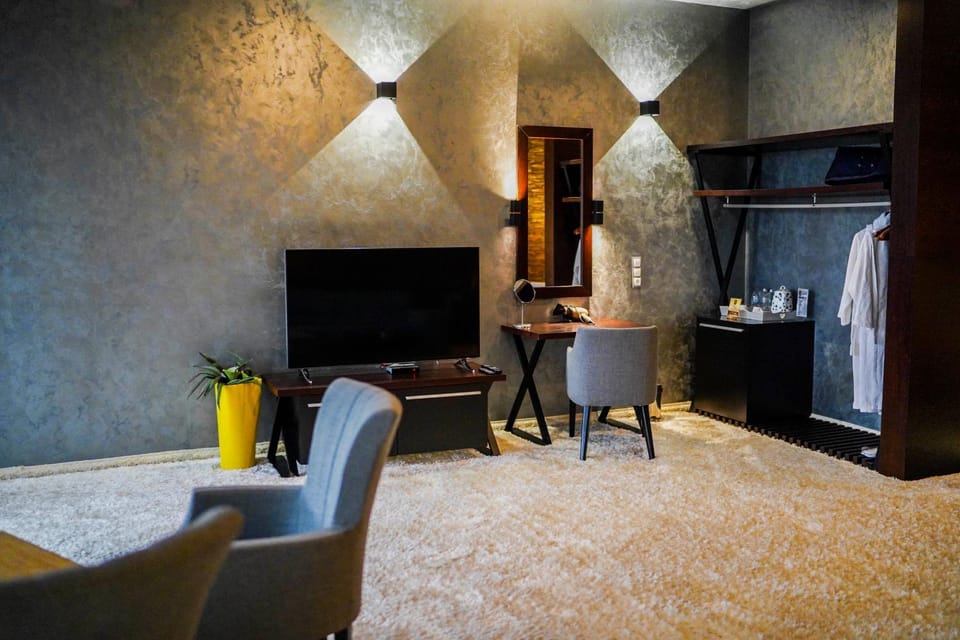 TV and multimedia, Seating area, wardrobe