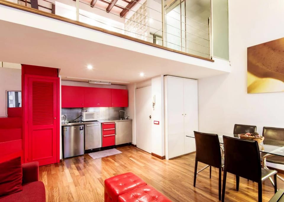 Photo of the whole room, Dining area