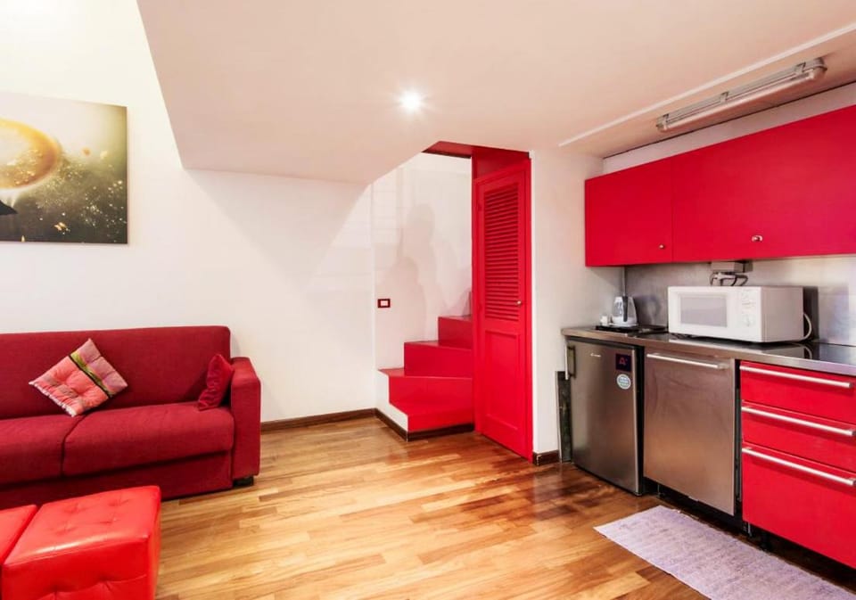 Photo of the whole room, Dining area