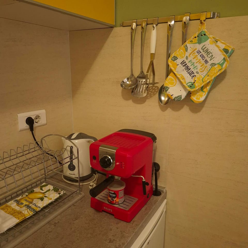 Coffee/tea facilities, Kitchen or kitchenette