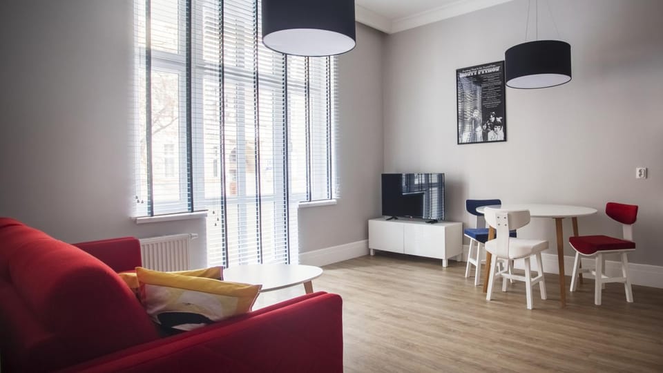 TV and multimedia, Seating area, Dining area, Quiet street view