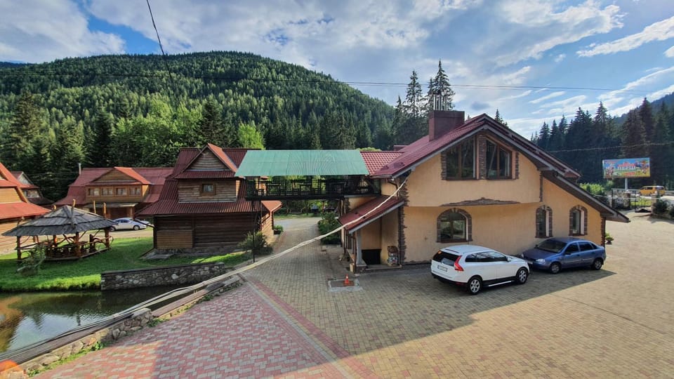 Property building, Neighbourhood