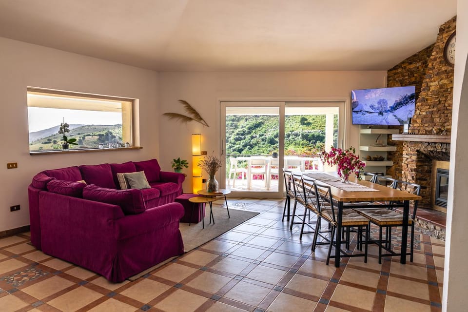 TV and multimedia, Living room, Dining area, Evening entertainment