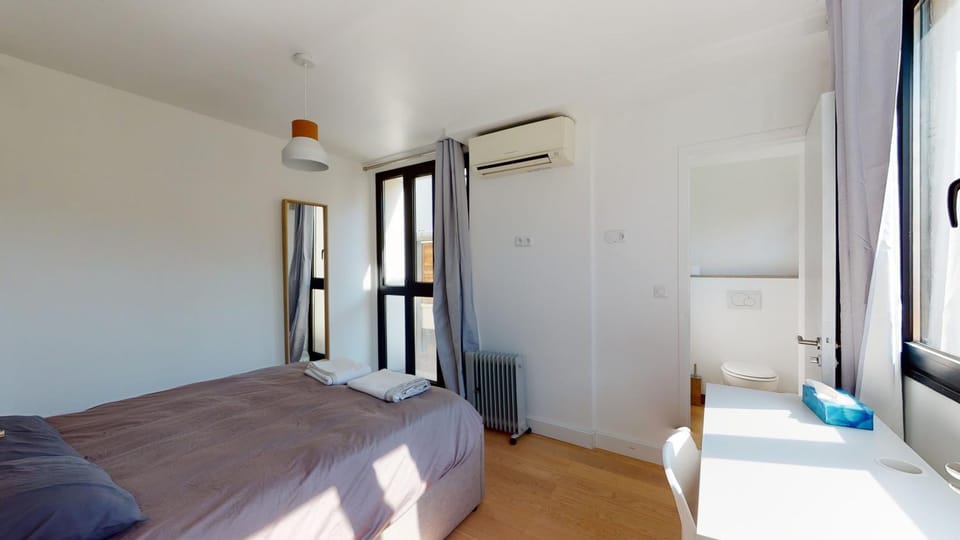 Bed, Bathroom, Photo of the whole room, Bedroom, towels