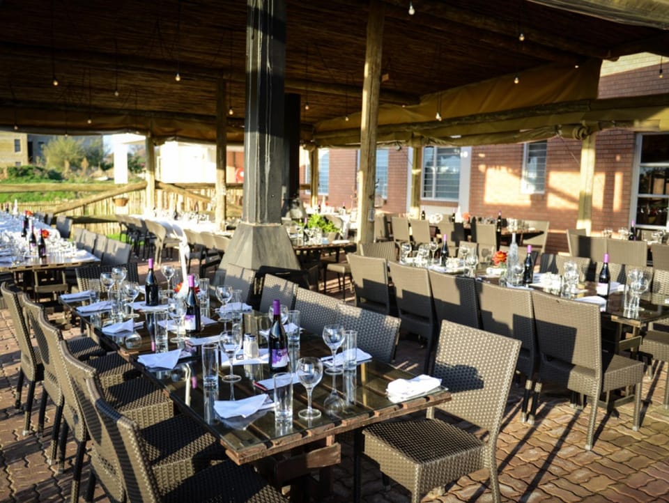 Patio, Restaurant/places to eat, City view