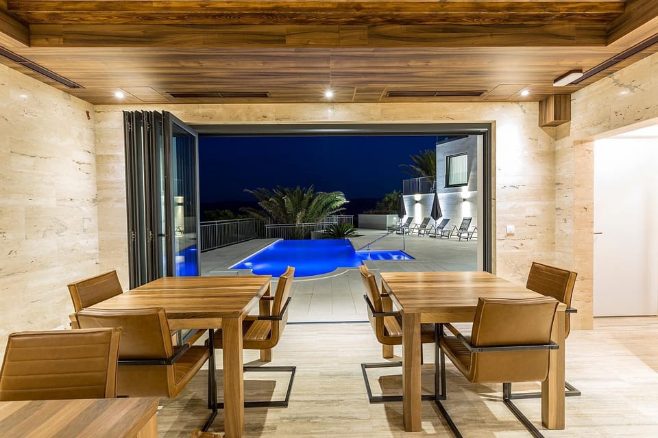 Communal lounge/ TV room, Swimming pool