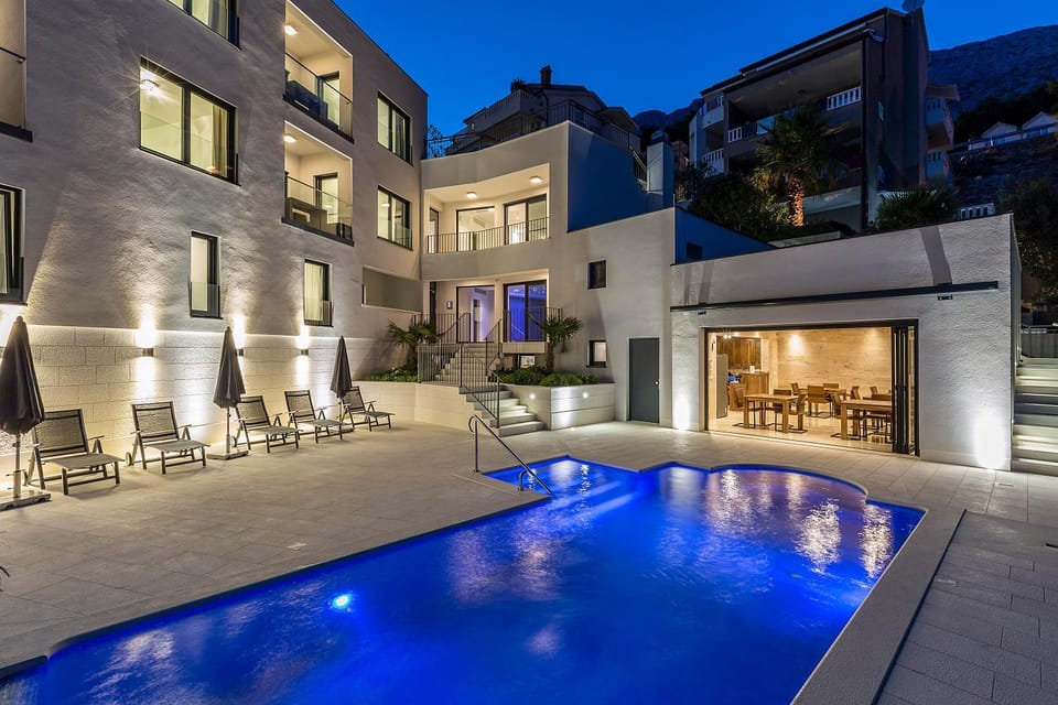 Communal lounge/ TV room, Swimming pool