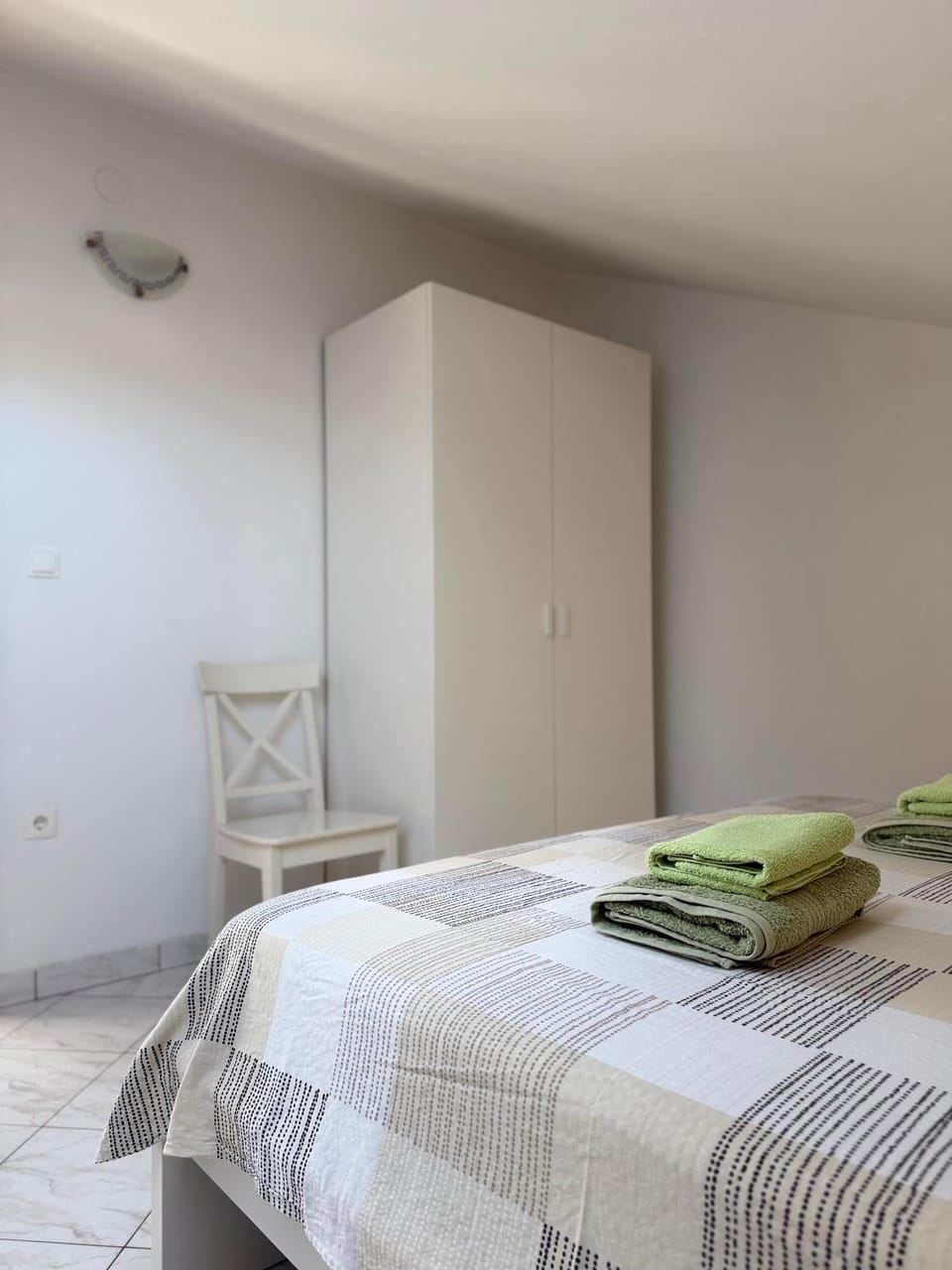 Bedroom, towels