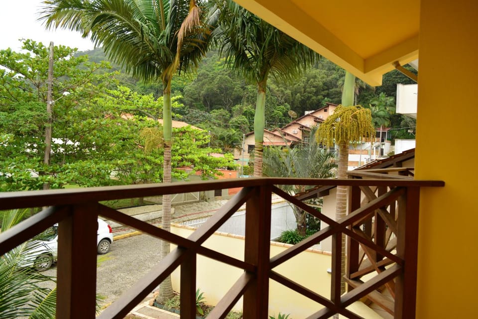 Garden view, Street view