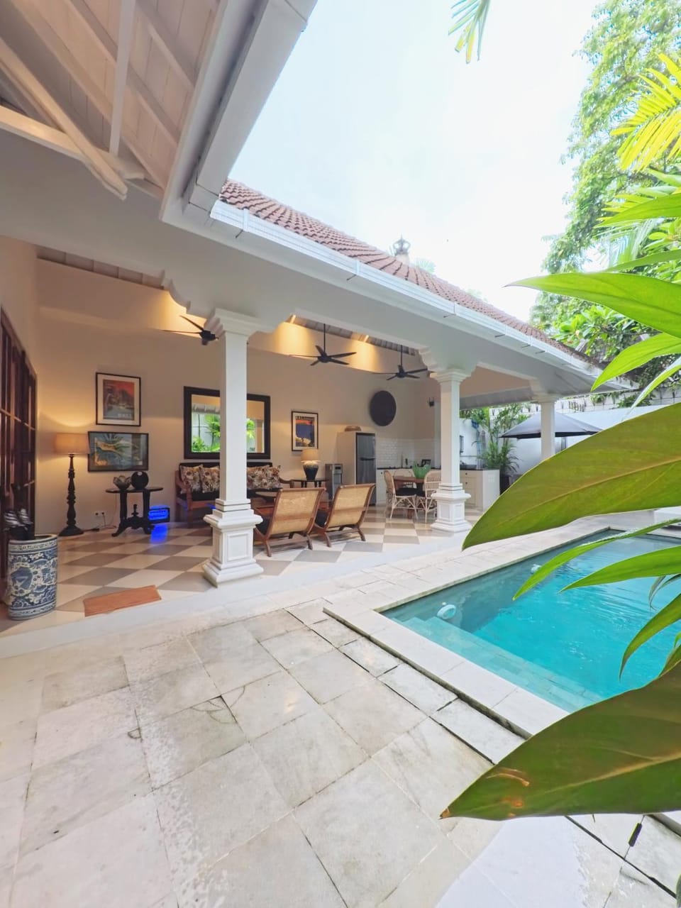 Property building, Living room, Dining area, Swimming pool