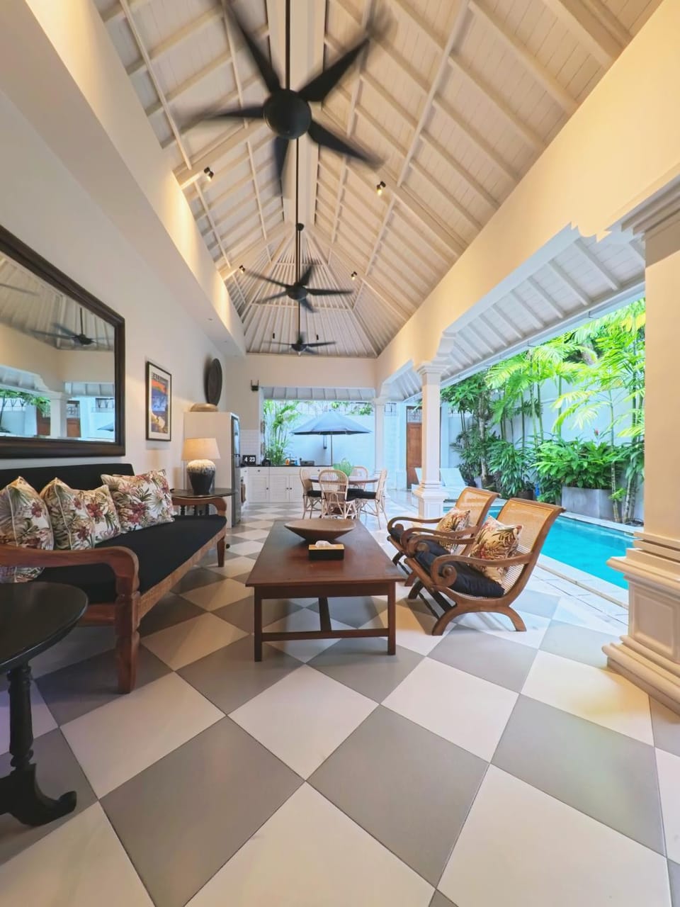 Property building, Living room, Dining area, Swimming pool, kitchen