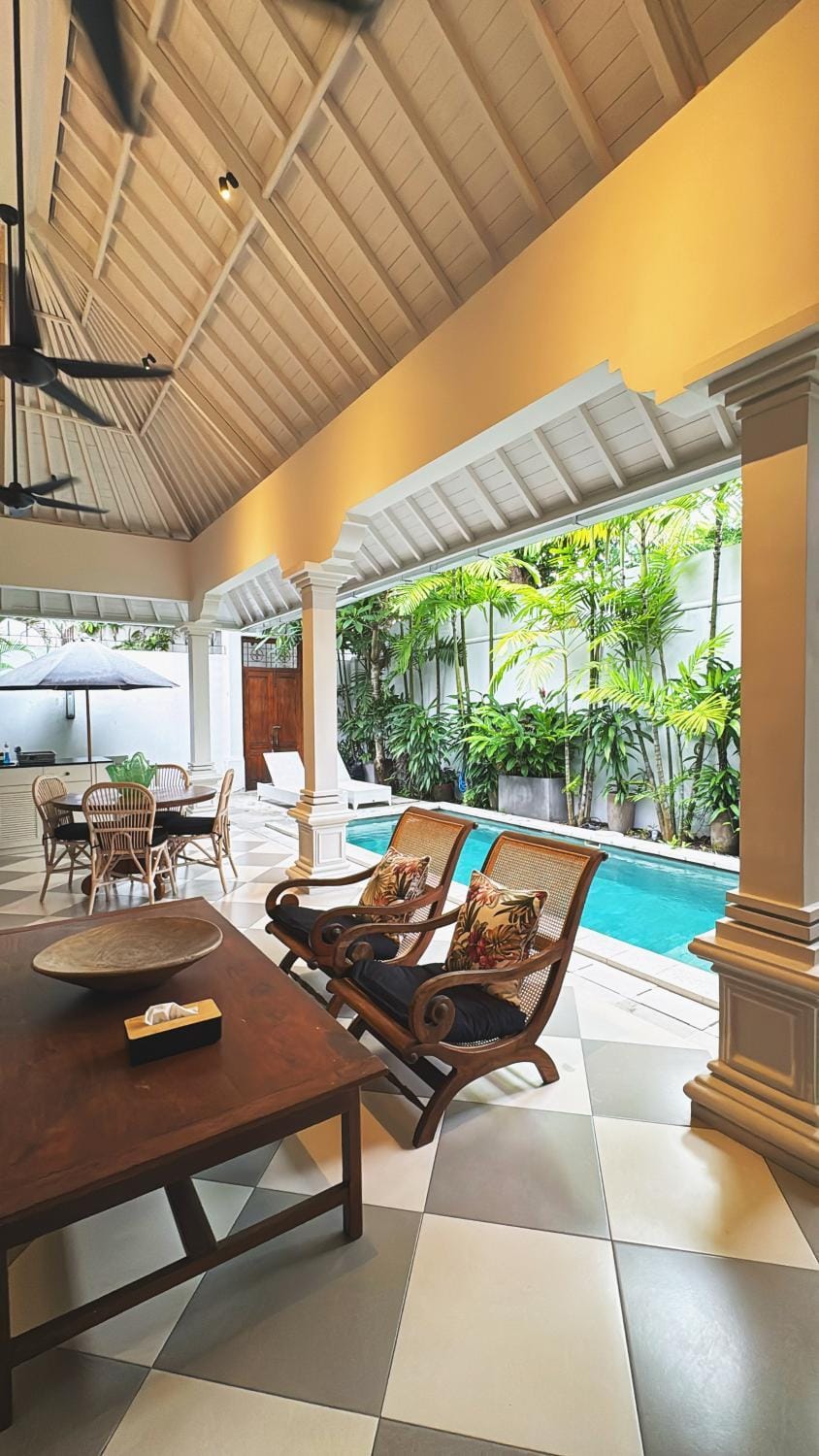 Living room, Dining area, Swimming pool, kitchen