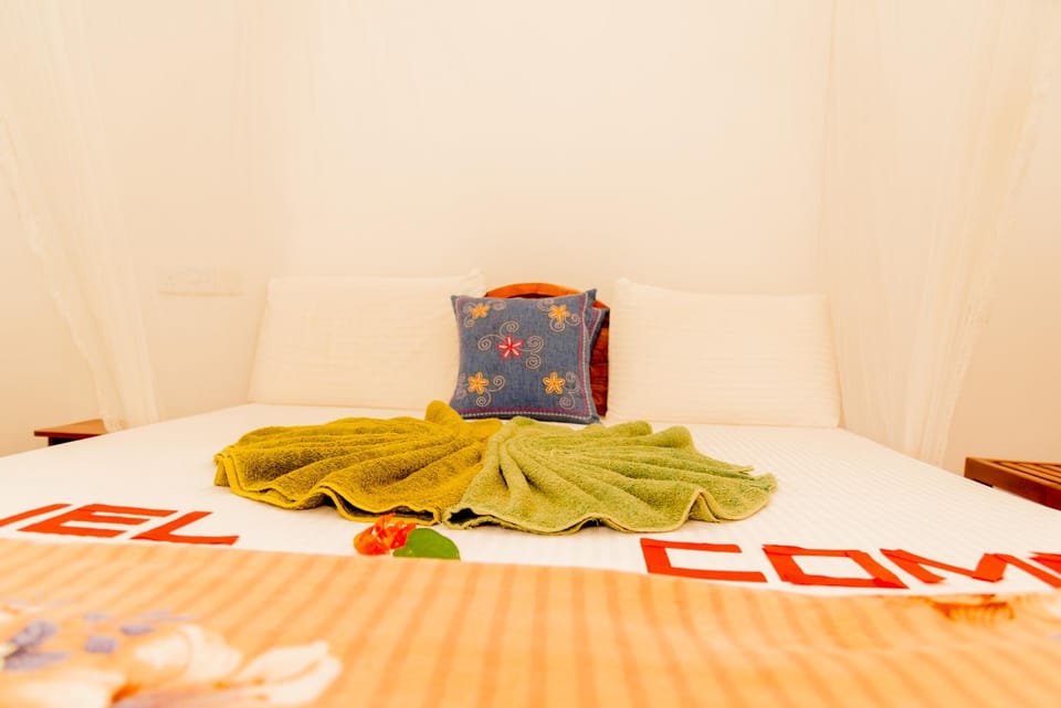 Bed, Photo of the whole room, Bedroom, towels