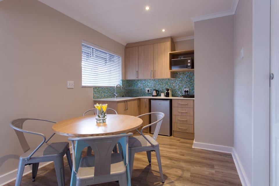 Coffee/tea facilities, Dining area