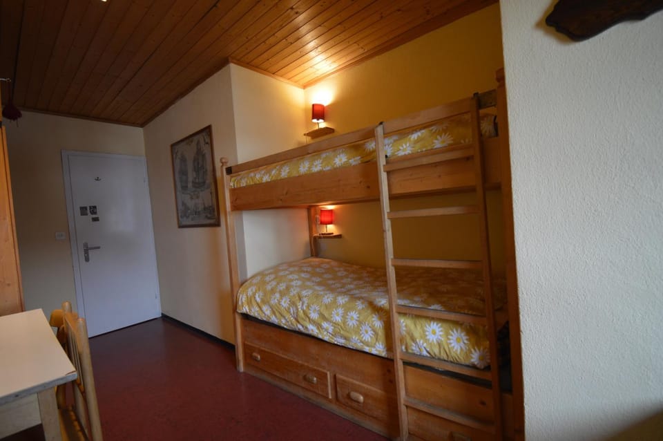 Bed, Photo of the whole room, Bedroom, bunk bed