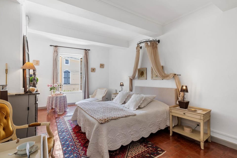 L'ORANGERIE Chambres d'hotes de charme Bed and Breakfast in Occitanie
