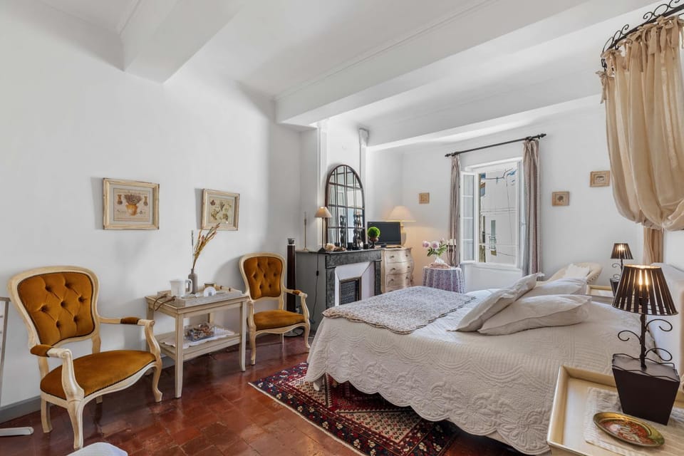 L'ORANGERIE Chambres d'hotes de charme Bed and Breakfast in Occitanie