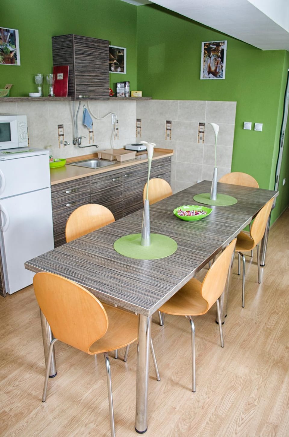 Kitchen or kitchenette, Dining area, stove, toaster