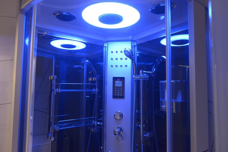 Hot Tub, Sauna