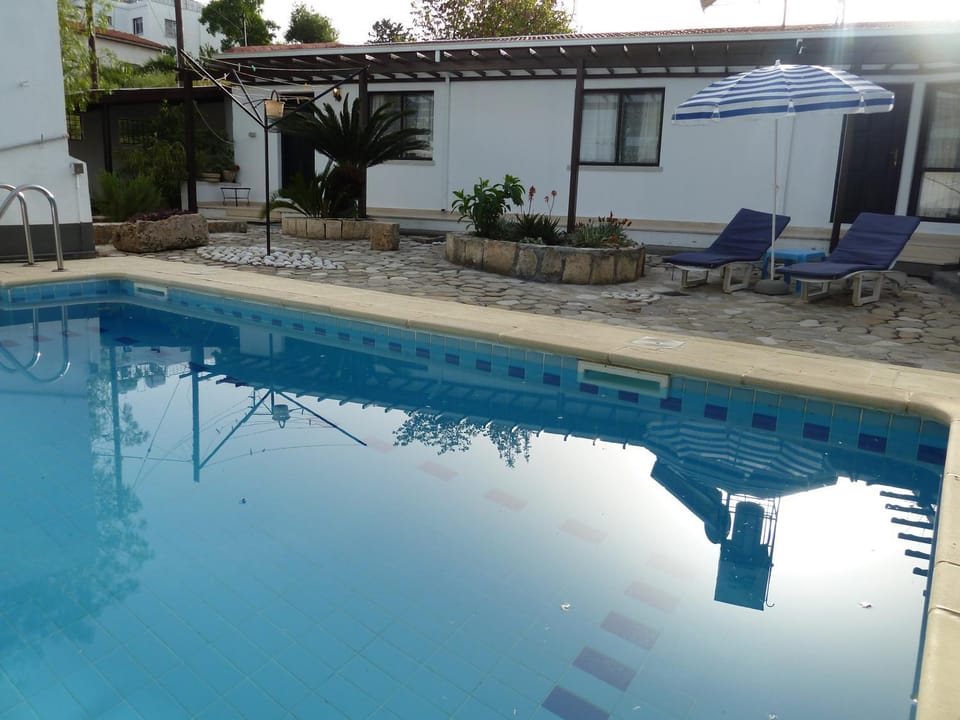 Swimming pool, Swimming pool