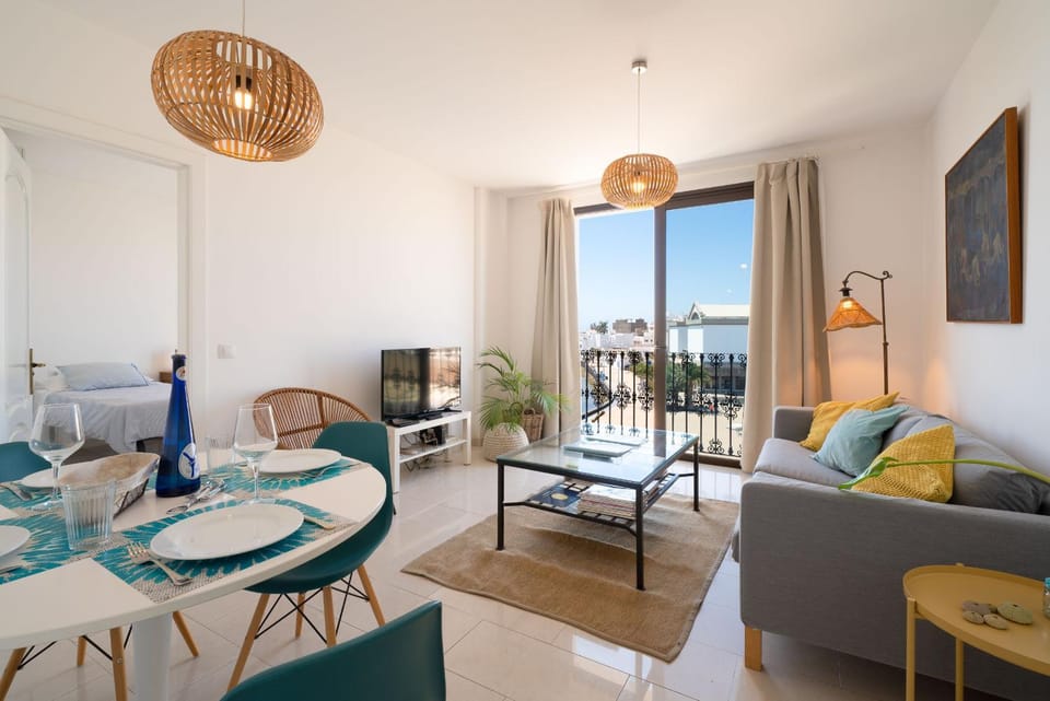 Living room, Dining area, Bedroom, City view, Landmark view, Sea view