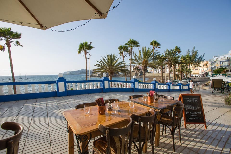 Restaurant/places to eat, Neighbourhood, Beach