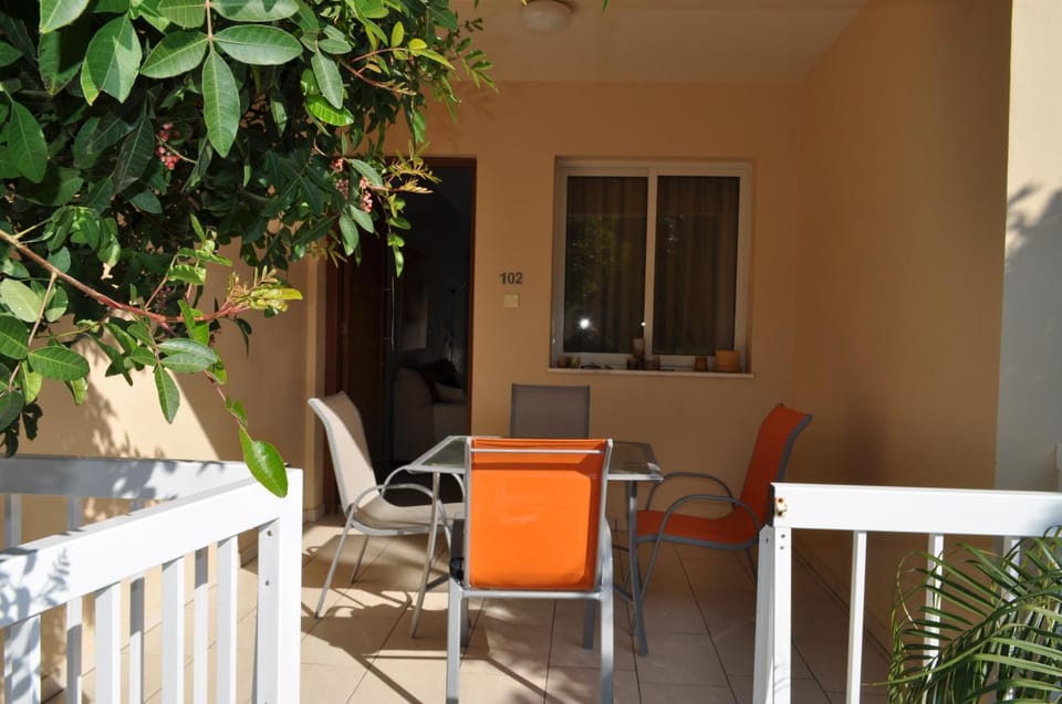 Facade/entrance, Summer, Garden view