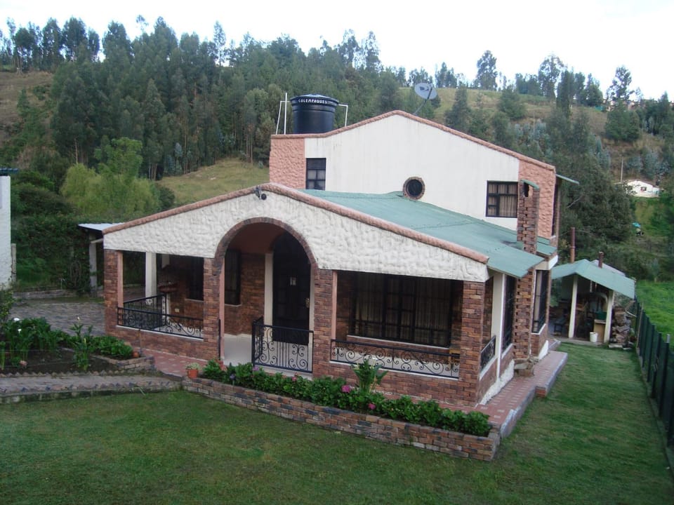 Facade/entrance, Off site