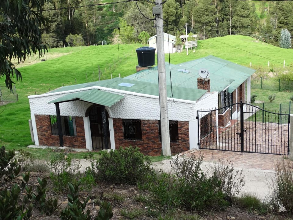 Facade/entrance, Off site