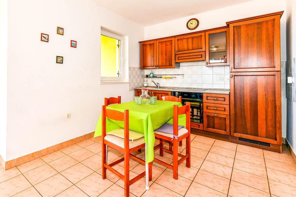 Kitchen or kitchenette, Dining area, kitchen