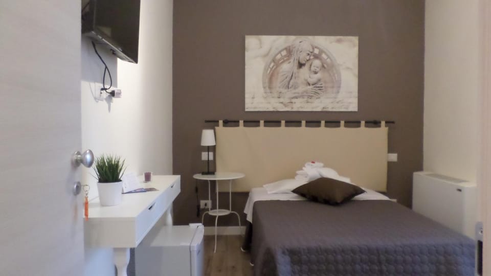 Bed, TV and multimedia, Seating area