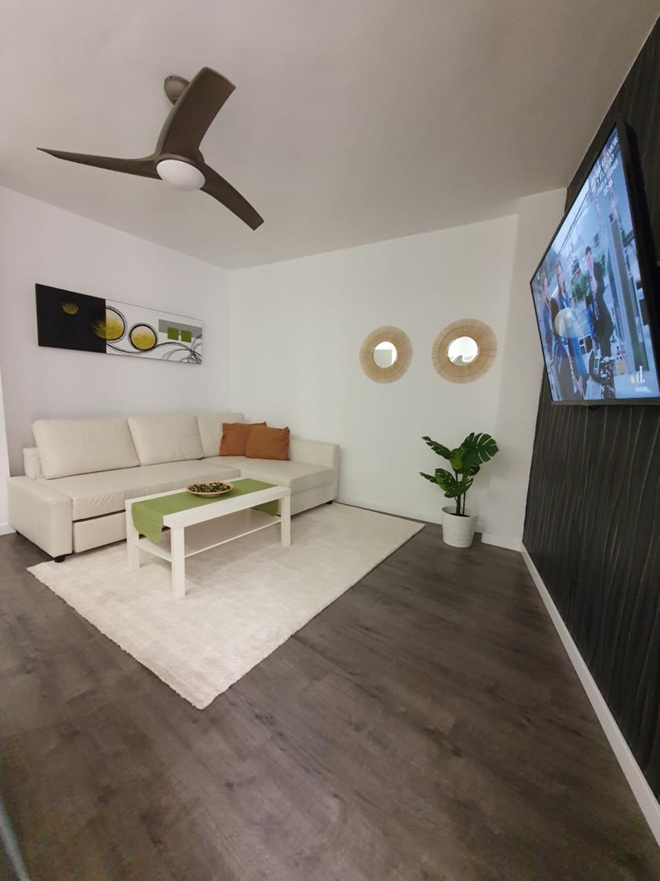 Communal lounge/ TV room, TV and multimedia, Living room, Seating area, Evening entertainment
