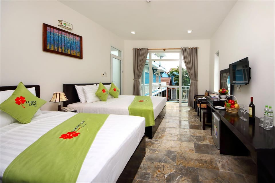 Shower, Toilet, Patio, Staff, Bed, Property logo or sign, Garden, TV and multimedia, Coffee/tea facilities, Balcony/Terrace, Living room, Decorative detail, Seating area, Dining area, Bedroom, Garden view, Pool view, Swimming pool, Alcoholic drinks, Non alcoholic drinks
