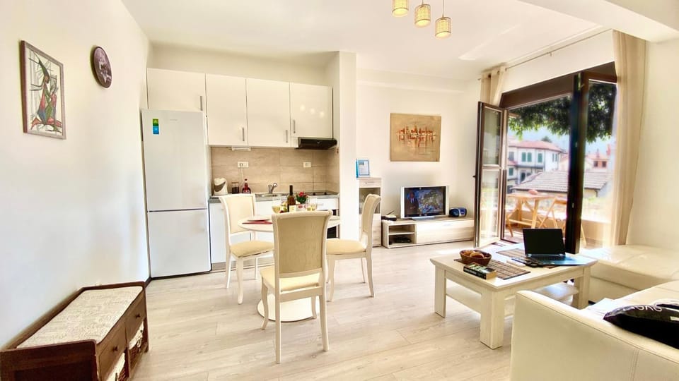 Kitchen or kitchenette, Living room, Seating area, kitchen, kitchen