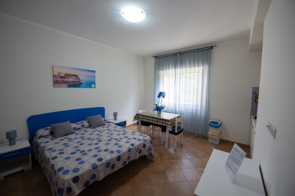 Bed, Living room, Photo of the whole room, Bedroom, air conditioner