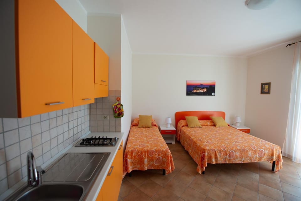 Bed, Kitchen or kitchenette, Photo of the whole room, Bedroom, air conditioner