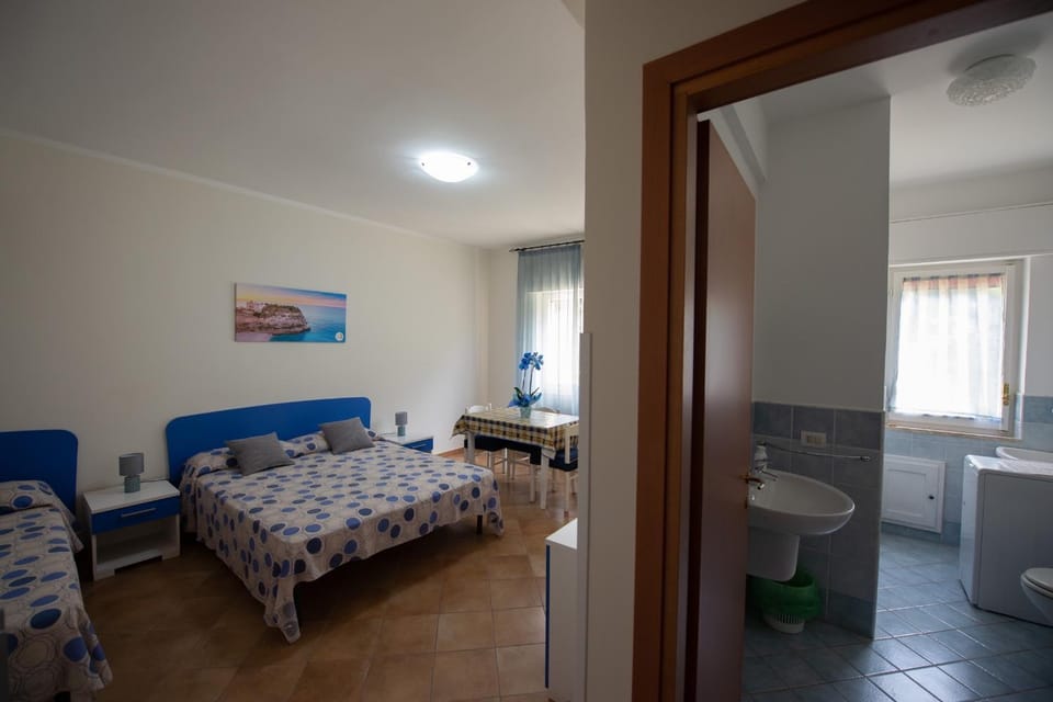 Toilet, Bed, Bathroom, Photo of the whole room, Bedroom, bidet, air conditioner