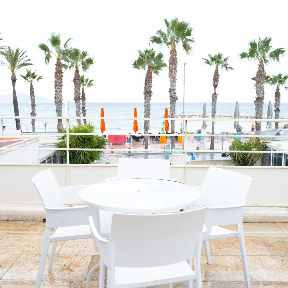 Patio, Day, Natural landscape, View (from property/room), Balcony/Terrace, Dining area, Sea view