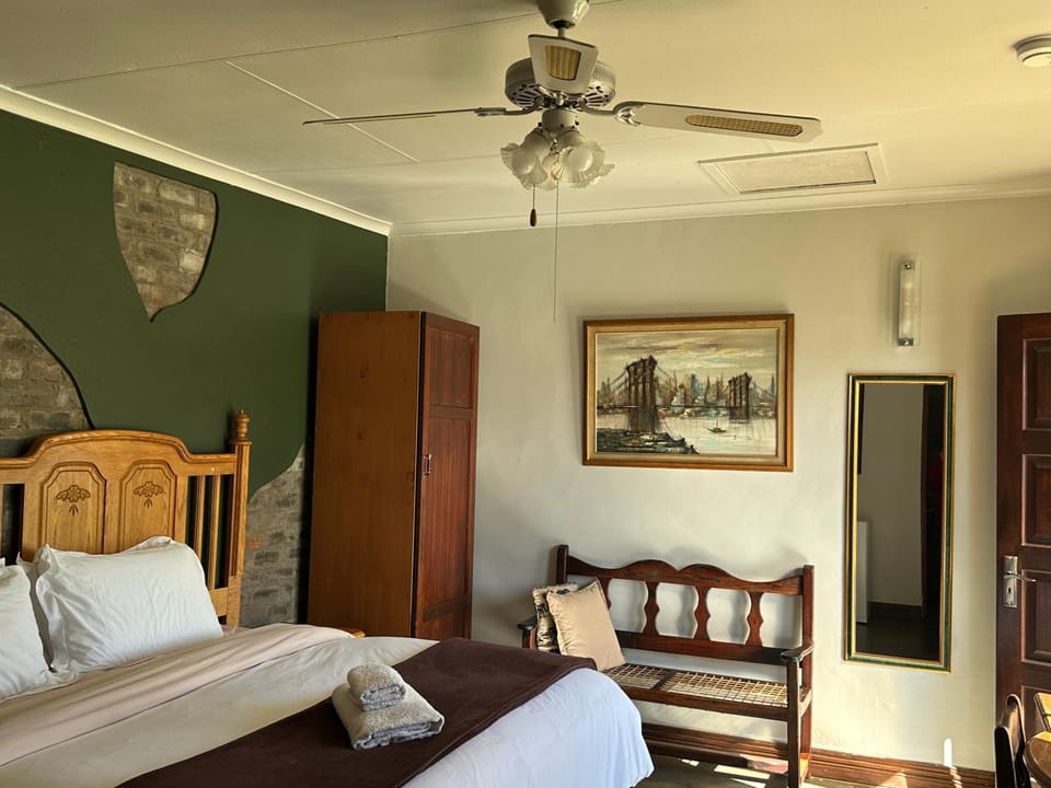 Photo of the whole room, Seating area