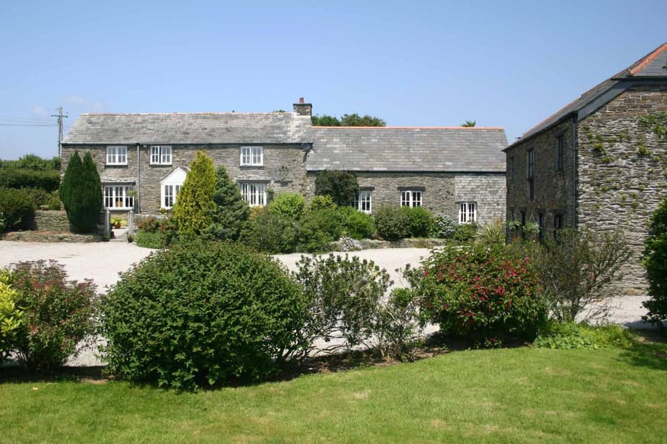 Property building, Facade/entrance, Garden
