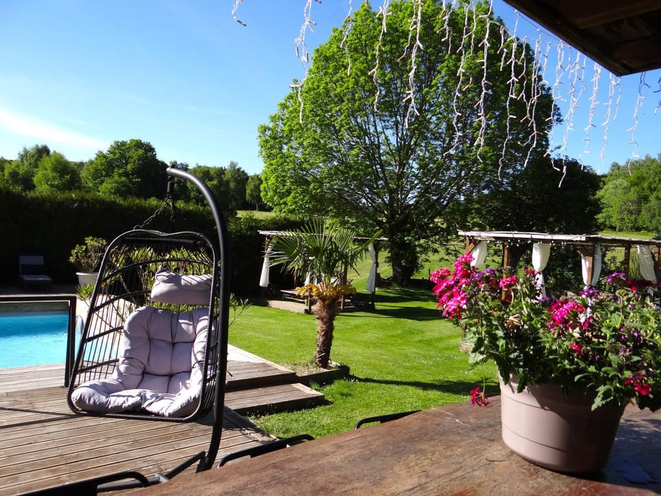 La maison de Gilbert Jacuzzi Piscine chauffée Bed and Breakfast in Auvergne-Rhône-Alpes