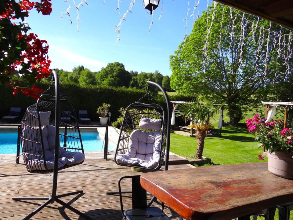 La maison de Gilbert Jacuzzi Piscine chauffée Bed and Breakfast in Auvergne-Rhône-Alpes