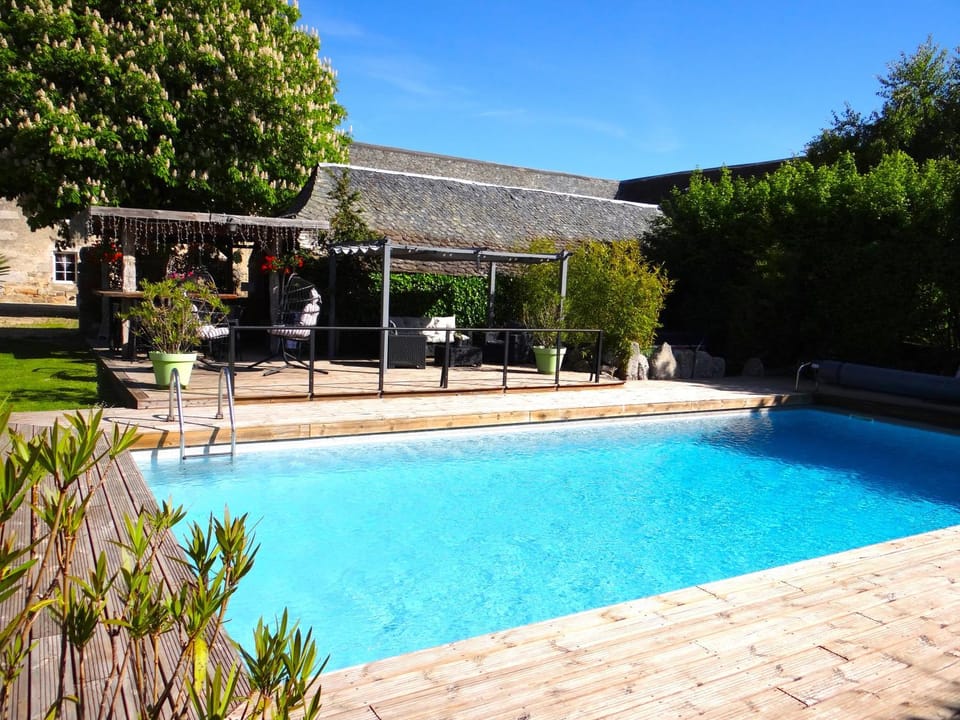 La maison de Gilbert Jacuzzi Piscine chauffée Bed and Breakfast in Auvergne-Rhône-Alpes