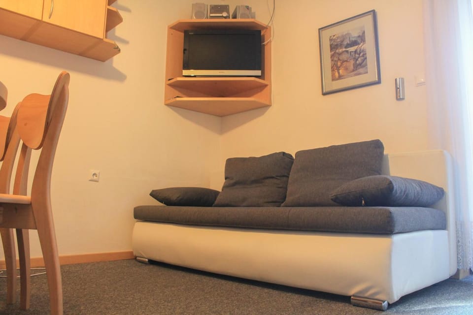 Bed, Living room