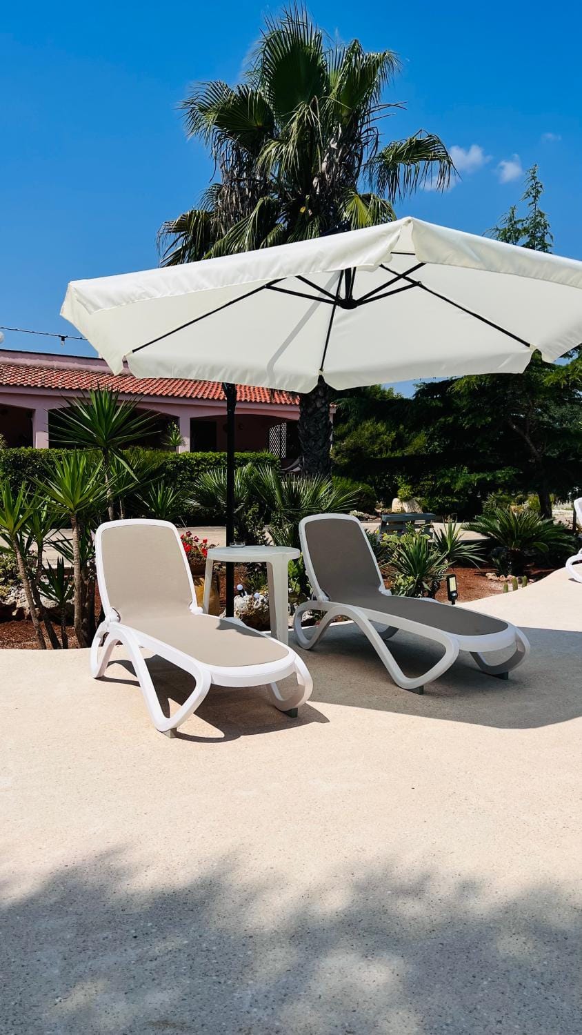 Swimming pool, sunbed