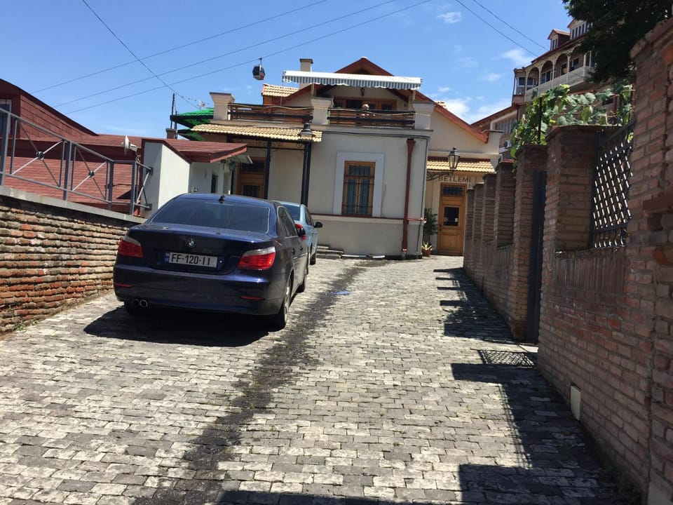 Facade/entrance